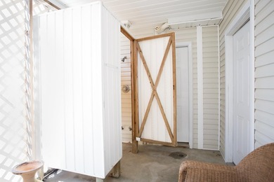 Very nice 4 Bedroom/4 Bath raised beach home only three blocks - photo 30