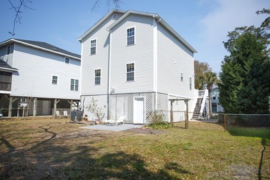 Very nice 4 Bedroom/4 Bath raised beach home only three blocks - photo 34