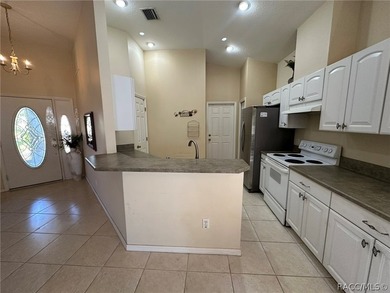 Florida Living at its best! As you enter this 3 bedroom 2 bath - photo 9