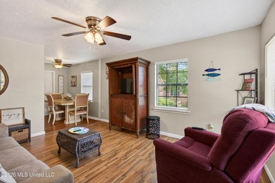 Coastal charm just one block from the beach! This 3 bedroom, 1 - photo 7