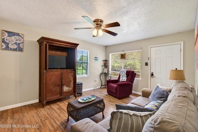 Coastal charm just one block from the beach! This 3 bedroom, 1 - photo 8