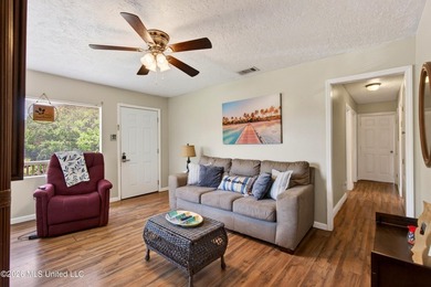Coastal charm just one block from the beach! This 3 bedroom, 1 - photo 9