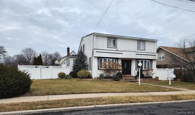 WELL MAINTAINED SINGLE FAMILY DETACHED PROPERTY ON CORNER LOT - photo 1