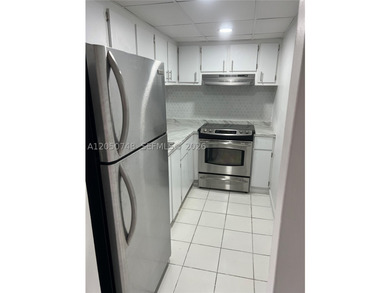 Excellent Opportunity! 2-Bedroom, 2-Bath Condo in a Prime - photo 3