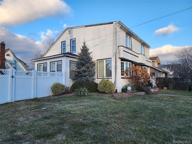 WELL MAINTAINED SINGLE FAMILY DETACHED PROPERTY ON CORNER LOT - photo 4