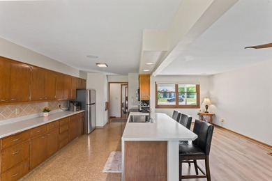 Live your BEST life in this Oconomowoc ranch. Nothing beats the - photo 12
