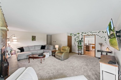Live your BEST life in this Oconomowoc ranch. Nothing beats the - photo 13