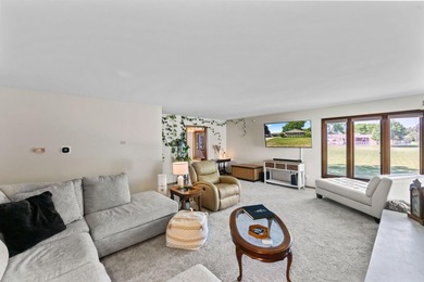 Live your BEST life in this Oconomowoc ranch. Nothing beats the - photo 15