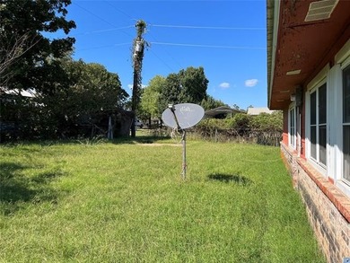 With some TLC this home could have it all! Located in Arrowhead - photo 21