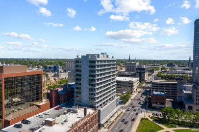 **PRICE IMPROVEMENT**Enjoy the best of Downtown in this