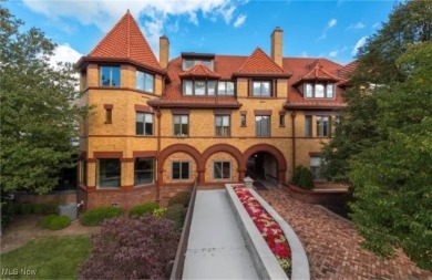 Lake Condo Sale Pending in Bay Village, Ohio