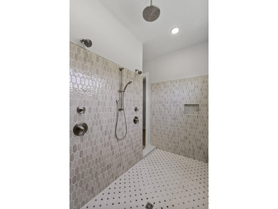 Welcome Investors to 19 Broadway Street - a prime short term - photo 13