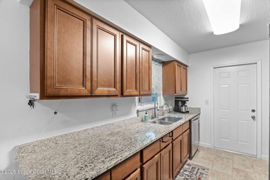 Wanting to live in the Space Coast? This MOVE IN READY home - photo 8
