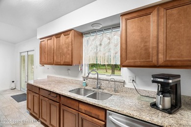 Wanting to live in the Space Coast? This MOVE IN READY home - photo 10