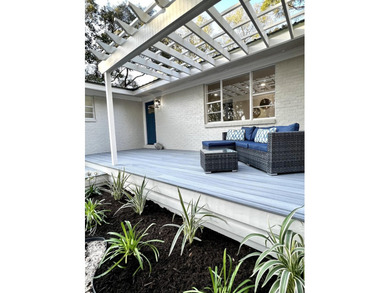 Water/Bay Views!** Fully Renovated** Luxury Home on .35 Acre - photo 42