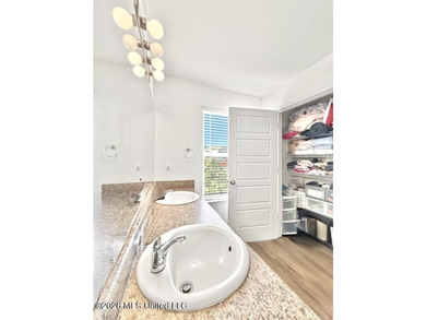 This well maintained home in the desirable Lakeview Subdivision - photo 43