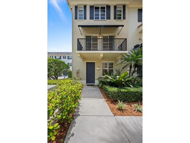 Welcome to 127 Greenwich Circle, a beautifully situated end-unit - photo 6