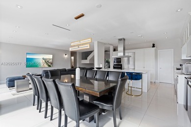 Stunning South Lake villa in Hollywood Beach on a 100' - photo 11