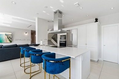 Stunning South Lake villa in Hollywood Beach on a 100' - photo 12