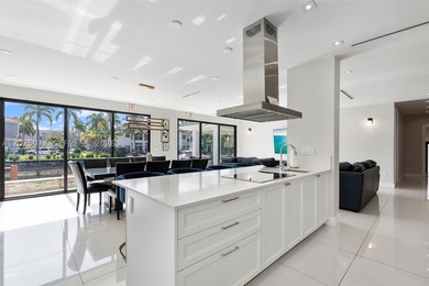 Stunning South Lake villa in Hollywood Beach on a 100' - photo 15