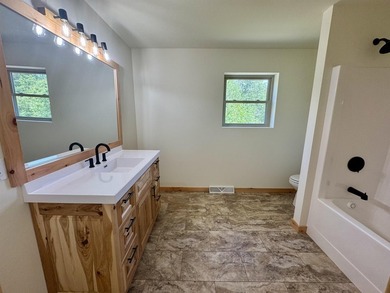 Come take a look at this 3 bedroom, 2.5 bathroom, with a 3 car - photo 15