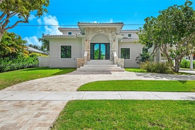 Stunning South Lake villa in Hollywood Beach on a 100' - photo 16