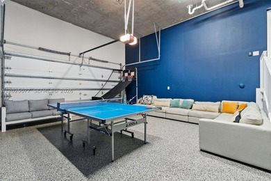 Stunning South Lake villa in Hollywood Beach on a 100' - photo 18