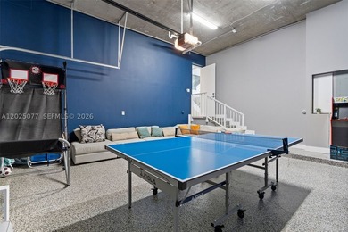 Stunning South Lake villa in Hollywood Beach on a 100' - photo 19