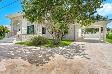 Stunning South Lake villa in Hollywood Beach on a 100' - photo 21