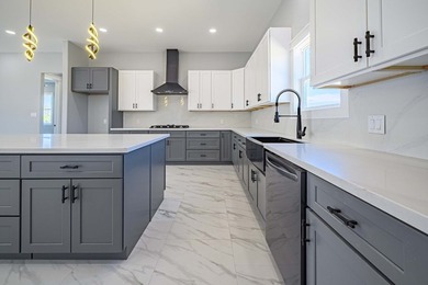 New custom home on a quiet cul-de-sac across from Copano Bay! - photo 22