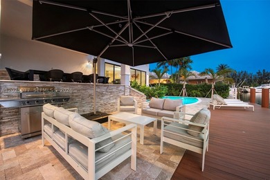 Stunning South Lake villa in Hollywood Beach on a 100' - photo 23