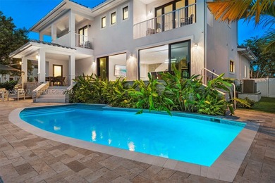 Stunning South Lake villa in Hollywood Beach on a 100' - photo 24