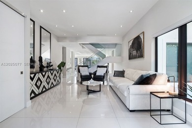 Stunning South Lake villa in Hollywood Beach on a 100' - photo 25