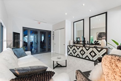 Stunning South Lake villa in Hollywood Beach on a 100' - photo 26