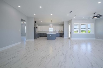 New custom home on a quiet cul-de-sac across from Copano Bay! - photo 27