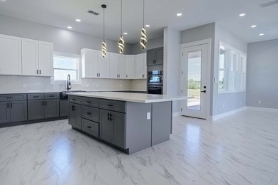 New custom home on a quiet cul-de-sac across from Copano Bay! - photo 28
