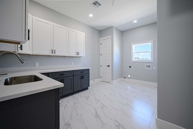 New custom home on a quiet cul-de-sac across from Copano Bay! - photo 31