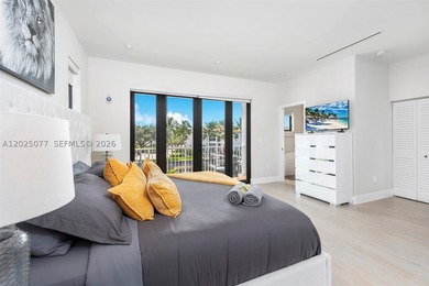 Stunning South Lake villa in Hollywood Beach on a 100' - photo 34