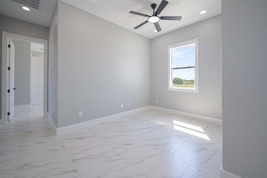 New custom home on a quiet cul-de-sac across from Copano Bay! - photo 34