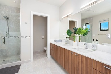 Stunning South Lake villa in Hollywood Beach on a 100' - photo 35