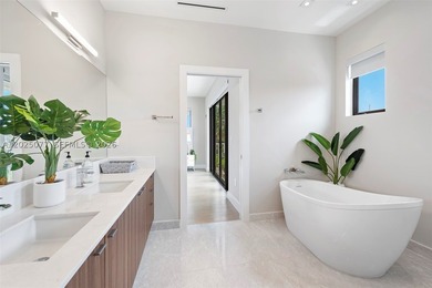 Stunning South Lake villa in Hollywood Beach on a 100' - photo 36
