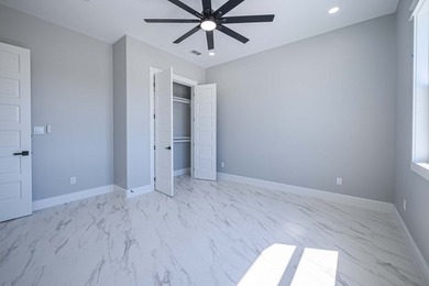 New custom home on a quiet cul-de-sac across from Copano Bay! - photo 42