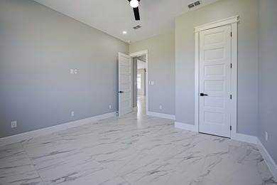 New custom home on a quiet cul-de-sac across from Copano Bay! - photo 43