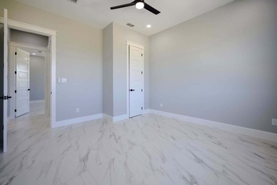 New custom home on a quiet cul-de-sac across from Copano Bay! - photo 45