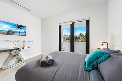 Stunning South Lake villa in Hollywood Beach on a 100' - photo 49