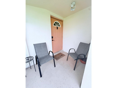Welcome to this charming one-bedroom, one-and-a-half-bath - photo 3