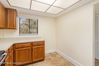 Riverfront condo with peaceful and scenic views. Great screened - photo 11