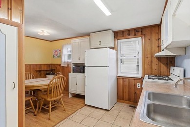 This nice 900-square-foot home offers comfortable living in a - photo 14