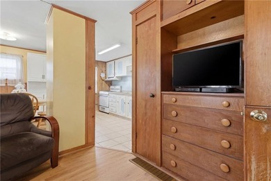 This nice 900-square-foot home offers comfortable living in a - photo 17