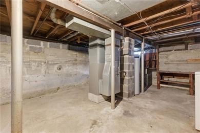 This nice 900-square-foot home offers comfortable living in a - photo 19